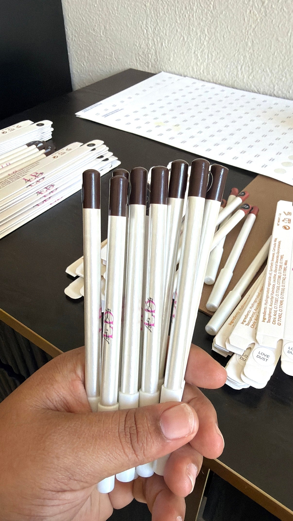 Pressure Lipliner